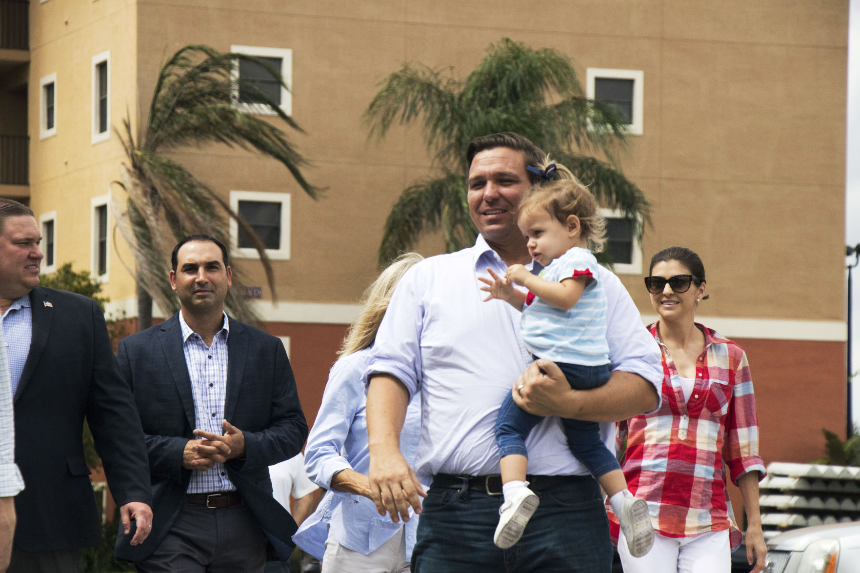 Ron DeSantis collects hurricane supplies: DeSantis arrives with daughter, wife MA